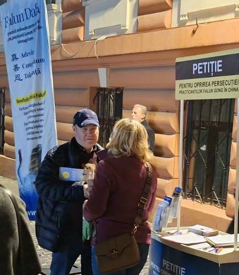 法輪功學員羅馬尼亞舉辦講真相活動受讚揚