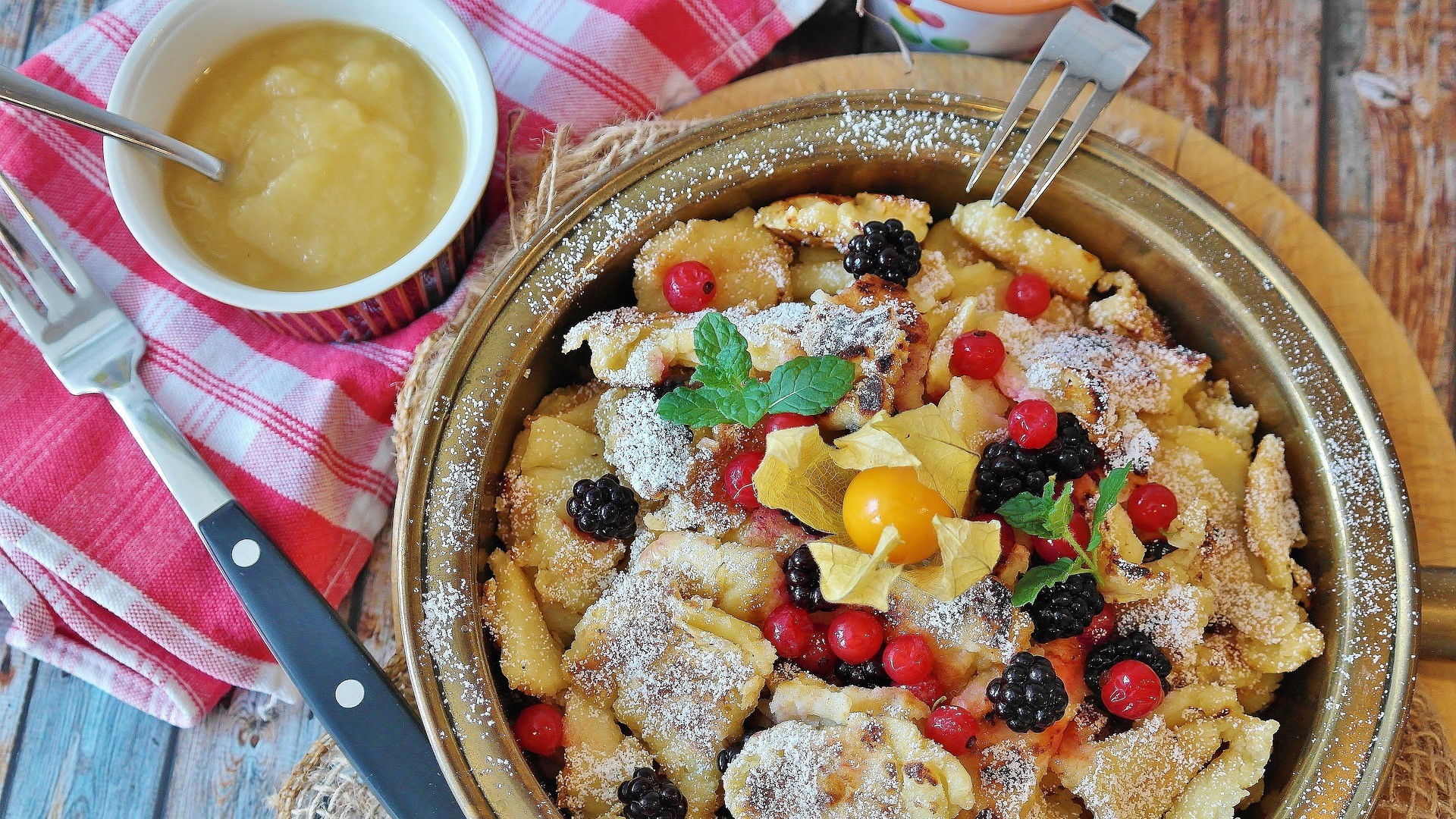 皇帝煎餅（德語：Kaiserschmarrn/讀音:凱撒施瑪恩）（圖片來源：Pixabay）