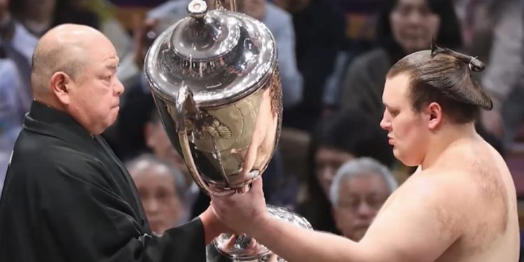 三年前戰爭難民 今日相撲冠軍 烏克蘭力士安青錦揚名國際