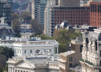 創紀錄的政府停擺導致消費者信心跌至三年低點