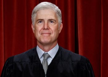 最高法院大法官戈薩奇警告稱 公民教育缺失是美國「最大的危險」