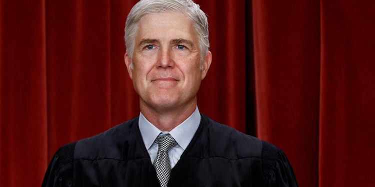 最高法院大法官戈薩奇警告稱 公民教育缺失是美國「最大的危險」