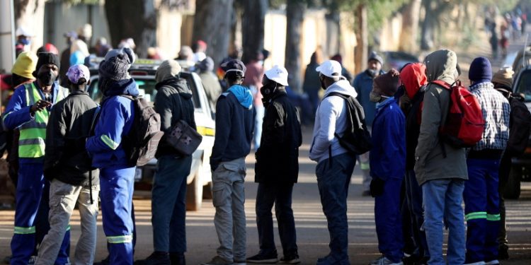 美國9月就業報告超預期增長 但失業率攀升至三年新高