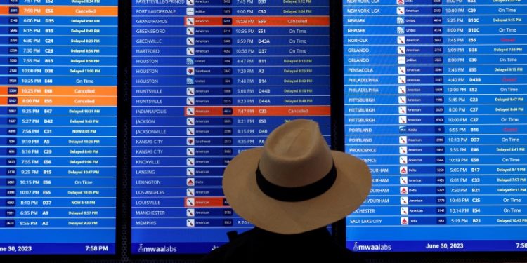 美國FAA警告：即使政府停擺結束  航班延誤將持續