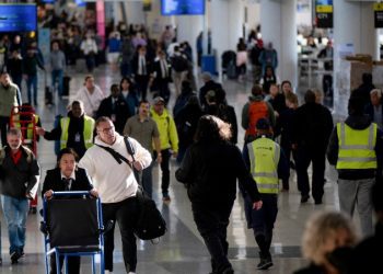 美國交通部長：如果政府停擺持續 航班數量可能減少高達20%