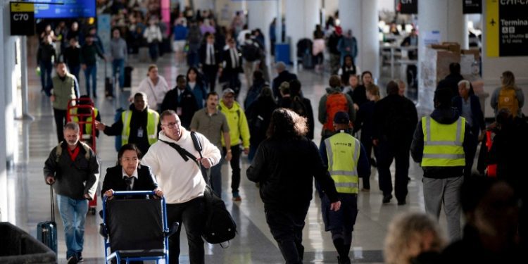 美國交通部長：如果政府停擺持續 航班數量可能減少高達20%