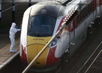 英列車驚爆持刀傷人案11人傷 警方排除恐襲