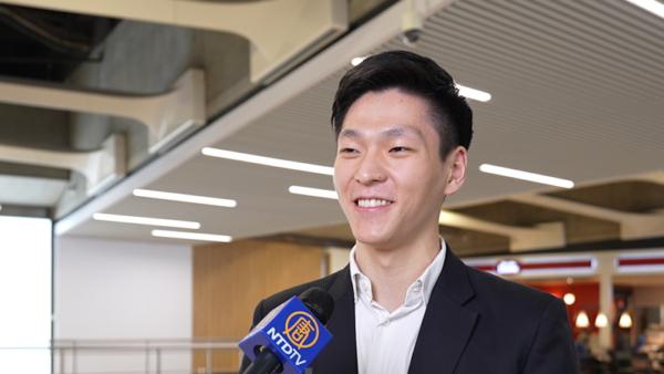 2025年12月16日，神韻領舞演員任乾勇接受採訪。（圖片來源：大紀元）