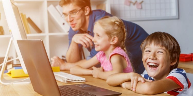 全美最大教師工會將舉辦 LGBTQ+ 權益培訓 引發保守家長組織批評