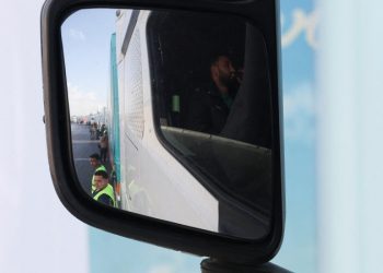 因英語考試不及格 川普政府勒令9500名卡車司機停止上路