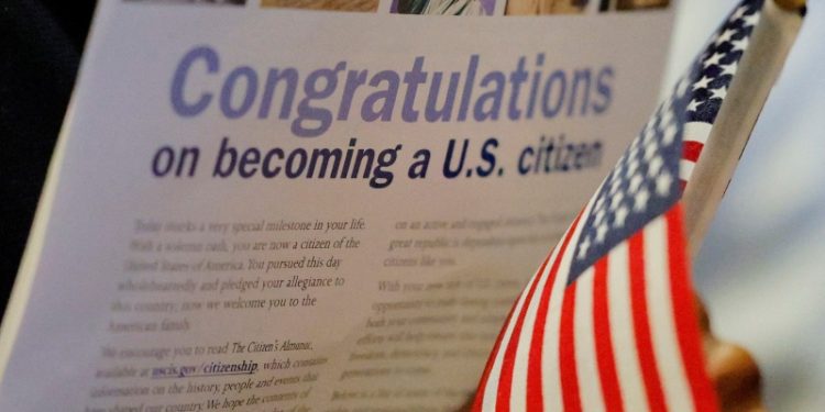 布朗大學槍擊案後 川普政府宣布暫停綠卡抽籤計畫