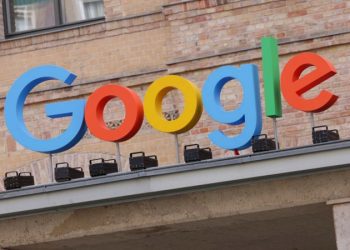 谷歌宣布首款搭載 Gemini 的 AI 眼鏡明年上市