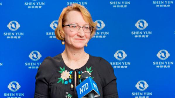 2026年1月4日下午，美國神韻巡迴藝術團在拉脫維亞里加戴列斯劇院上演了今年第三場演出。拉脫維亞教育與科學部長Dace Melbārde觀看了演出。（圖片來源：新唐人）