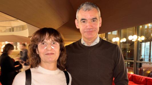 2026年1月4日下午，公司經理Luigi Annichini與太太Daniela Secci觀賞了神韻紐約藝術團在都靈王家劇院的第四場演出。（圖片來源：Alessandro Starnoni／大紀元）