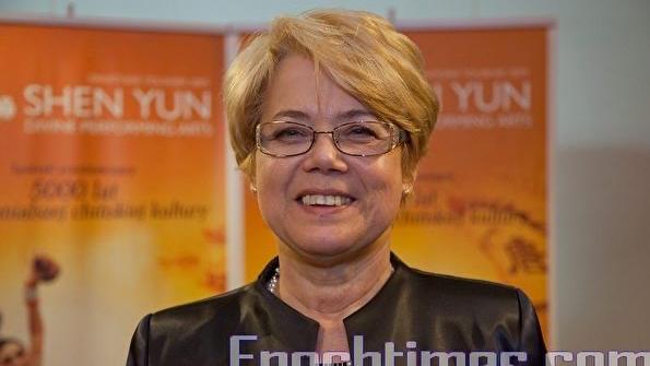 波蘭羅茲省現任副省長Chełmińska女士觀看了神韻在羅茲的首場演出（圖片來源：吉森/大紀元）