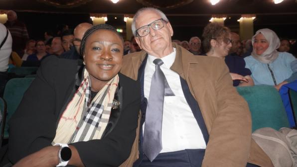 1月13日晚，英國金融業精英、榮獲MBE勳章的Oli O’Donoghue女士與丈夫一同觀看了神韻演出。（圖片來源：麥蕾／大紀元）