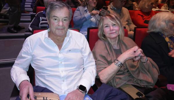 2026年1月23日晚,前資深記者Alain Lardière和太太Marie Lardière觀賞了神韻國際藝術團本年度在法國巴黎國際會議中心的首場演出。(圖片來源:亦凡/大紀元)