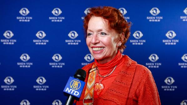 2026年1月24日下午，美國神韻巡迴藝術團在奧地利維也納市政廳劇院F大廳上演了今年當地第三場演出。奧地利前大使、現任外交顧問Dorothea Auer觀看了演出。（圖片來源：新唐人電視台）