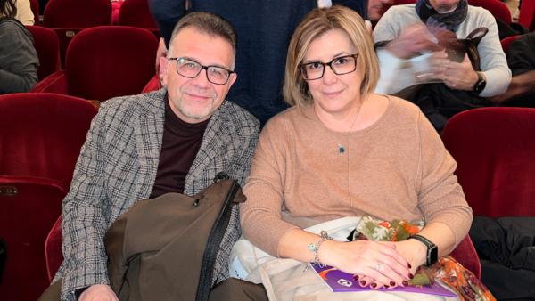 2026年1月31日下午，政府官員Michele Micera和太太Francesca Coro觀賞了神韻紐約藝術團在皮特魯切利劇院的第二場演出。（圖片來源：Leo Botnarenko／大紀元）