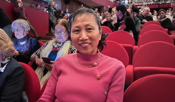 2026年2月16日晚，華人J女士觀看了神韻紐約藝術團在意大利羅馬協和音樂廳的第四場演出。（圖片來源：Viviana Del Buono／大紀元）