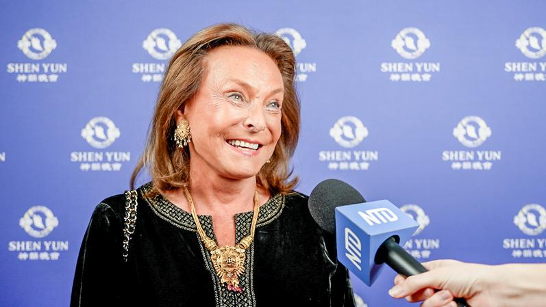2026年2月21日晚，歐洲貴族後裔Françoise Sturdza公主在Beaulieu劇院觀看了神韻國際藝術團今年在洛桑的第三場演出。（圖片來源：新唐人電視台）