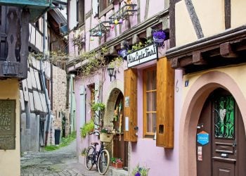 走進歐洲最窄的街道：一場“側身而過”的城市旅行