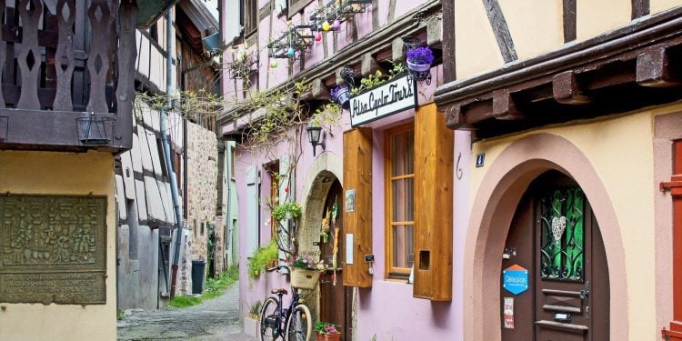 走進歐洲最窄的街道：一場“側身而過”的城市旅行
