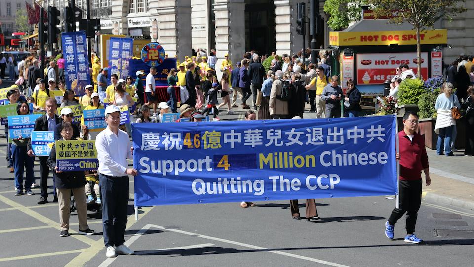 中午時分，法輪功學員的遊行正式開始，氣氛莊嚴而神聖，形成了當天首都市中心一道特別的風景線。（圖片來源：Bella/英國）