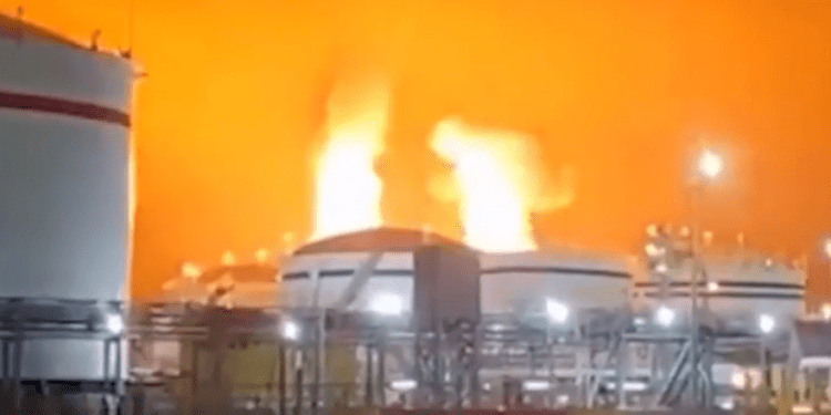 【俄烏戰爭】俄烏互攻能源設施 英國扣俄影子油船 澤連斯基：美國對烏安全保障提條件