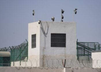 前中國警察逃亡德國 揭露新疆日常監控及監獄酷刑內幕