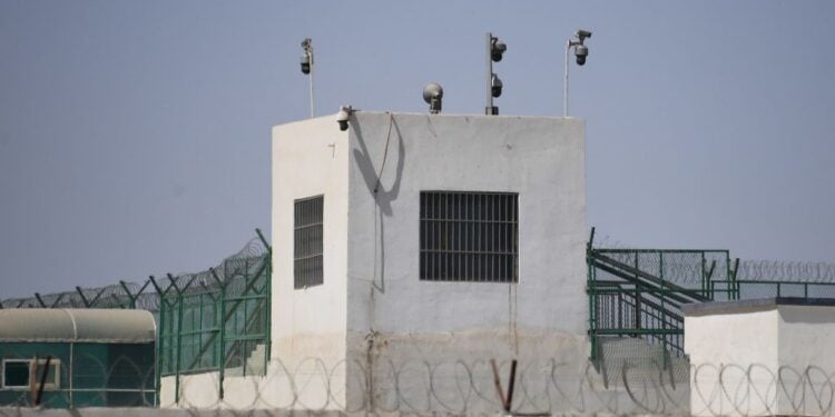 前中國警察逃亡德國 揭露新疆日常監控及監獄酷刑內幕