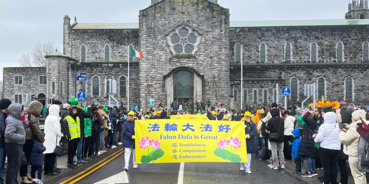 愛爾蘭國慶大遊行   法輪功真善忍理念引共鳴