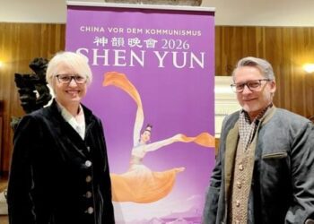 神韻之光照亮薩爾茲堡  觀眾祝願演出延續百年