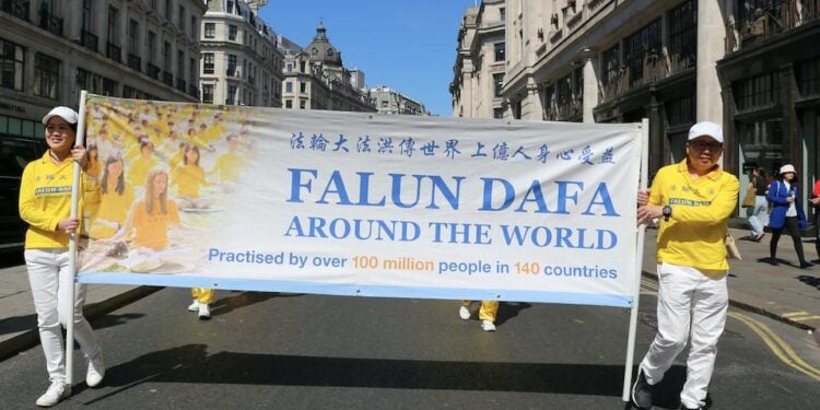 英國法輪功學員紀念4.25和平上訪27年 （組圖）