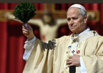 首次主持復活彌撒 教宗用十種語言向信徒們祝福