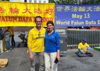 慶祝5.13世界法輪大法日 比利時修煉者傳播真善忍的美好