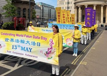 無限感恩 英國法輪功學員慶祝5.13世界法輪大法日