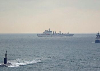 打擊俄羅斯“影子艦隊” 英國首次採取攔截行動