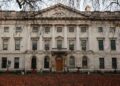 英政府大樓天花板暗藏攝影機 間諜疑雲再現？