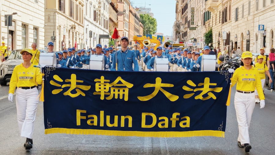 法輪功學員羅馬遊行
