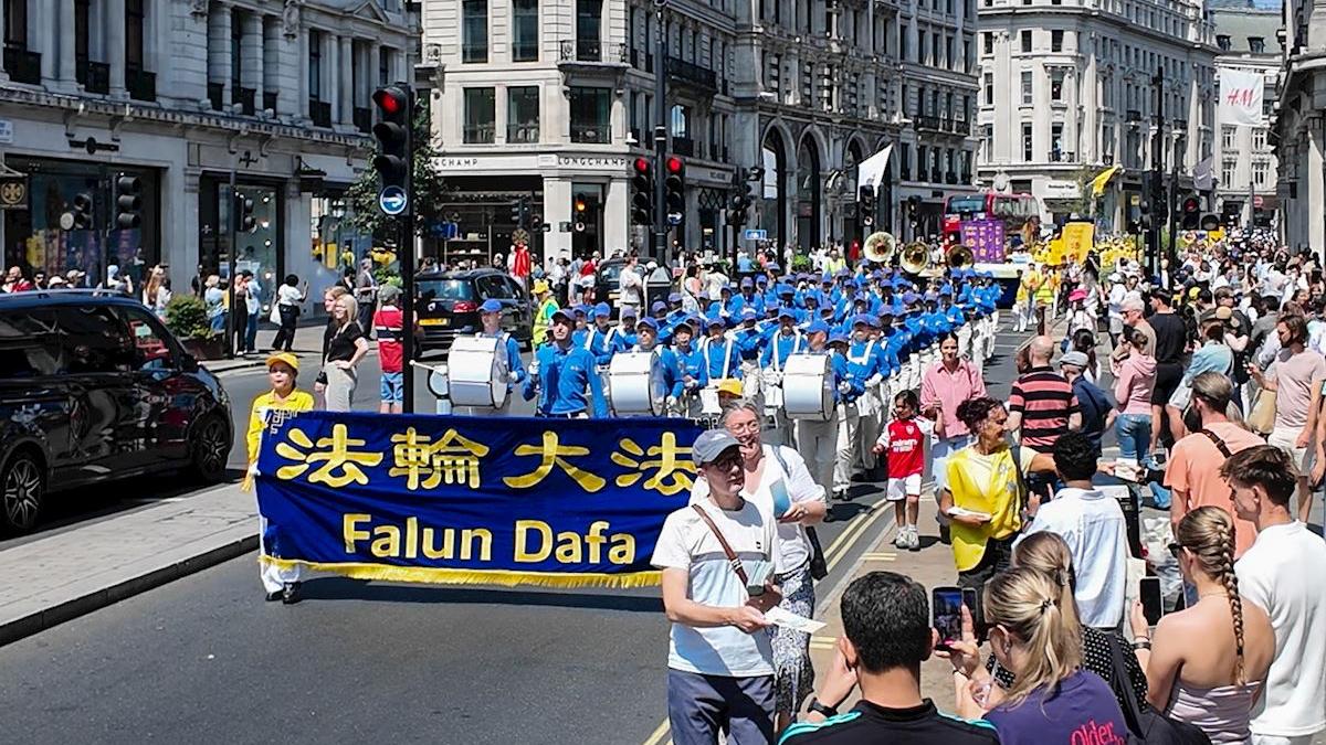 7月18日、19日兩天,英國各地法輪功學員在倫敦市中心舉行反迫害27年遊行,向國際社會揭露中共對法輪功長期的迫害,甚至已越過國界,企圖蔓延至全球。為夏日的首都留下了一道美麗的風景線。(圖片來源:明慧網)