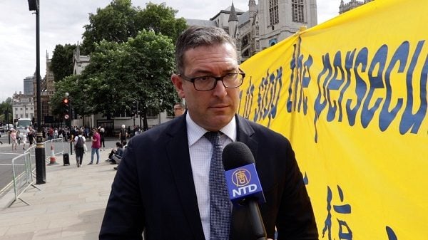 英國保守黨人權委員會副主席、非政府組織“香港監察”主席本尼迪克特·羅傑斯(NTD tv視頻截圖)