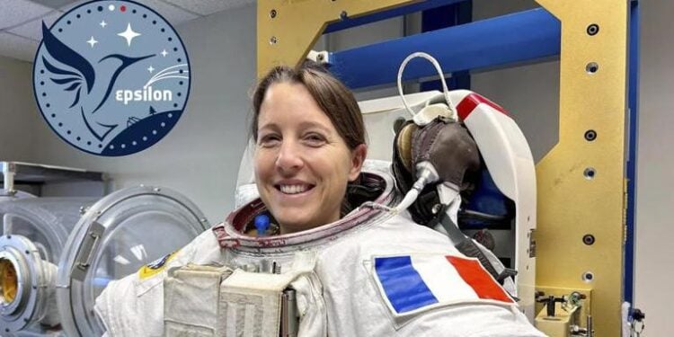 法國女宇航員首次“太空漫步” 總統馬克龍點贊