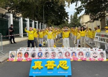 （組圖）歐洲法輪功修煉者歐洲最美首都呼喚正義與良知